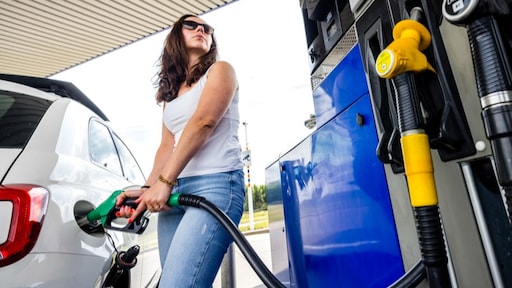 Adviesprijs benzine op record terwijl olieprijs daalt. Hoe zit dat?