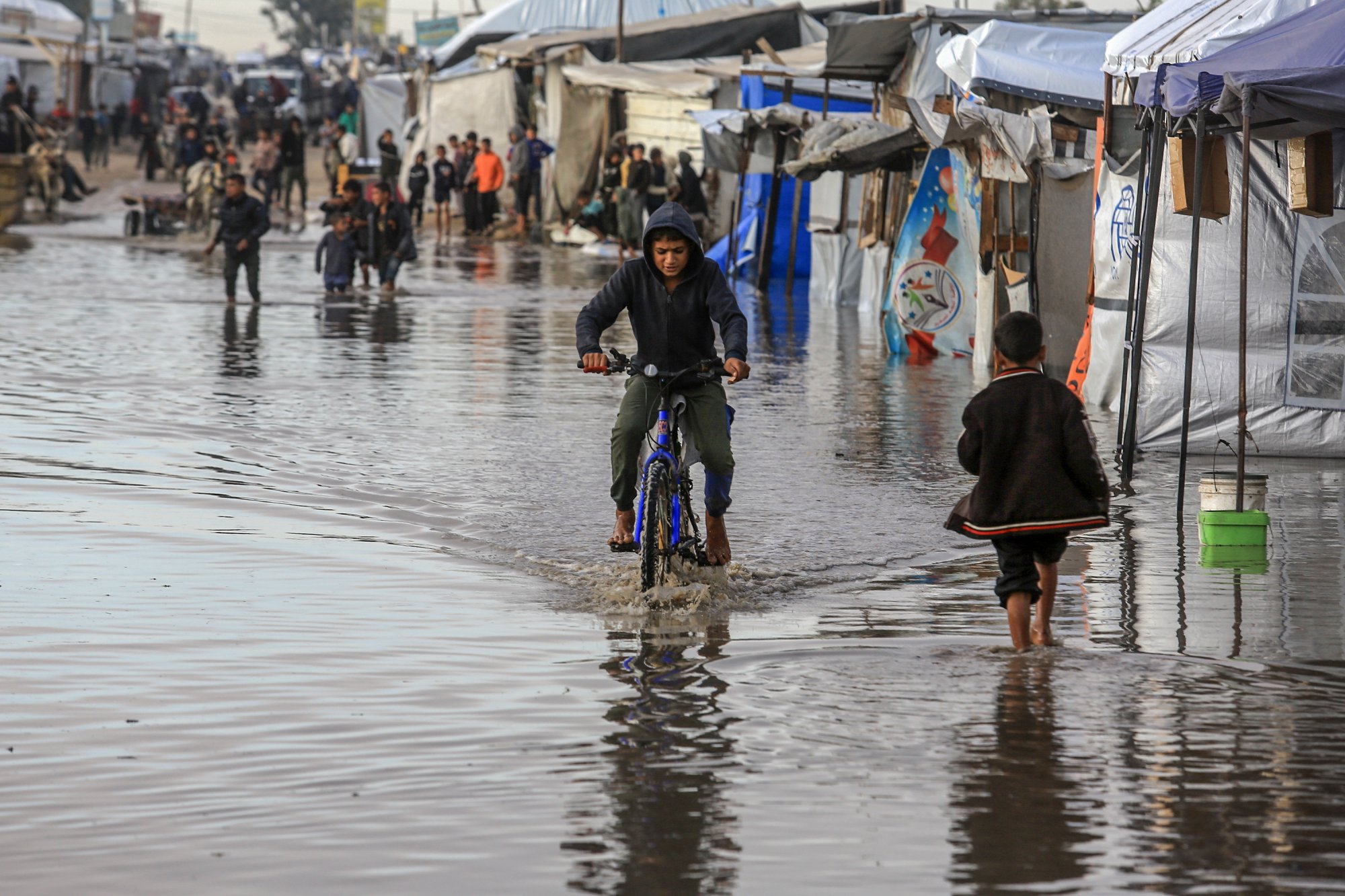 Wateroverlast verergert crisis in Gaza: hygiëne en gezondheid in gevaar