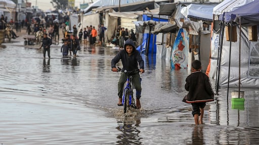 Wateroverlast verergert crisis in Gaza: hygiëne en gezondheid in gevaar