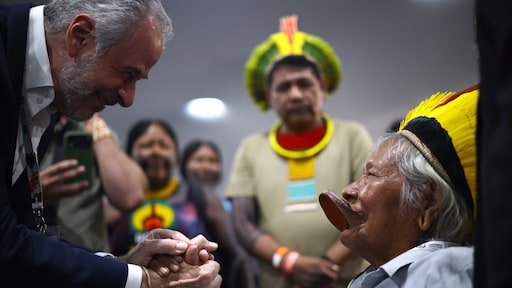 Spanning loopt op bij klimaattop Belém: 'Blijf met je handen van de Amazone af'