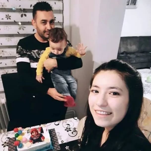 Çiğdem samen met haar man en één van hun kinderen