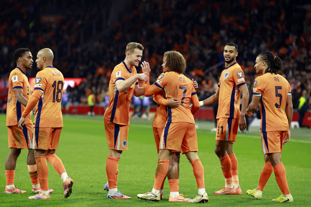 Oranje plaatst zich met speels gemak voor WK na winst tegen Litouwen