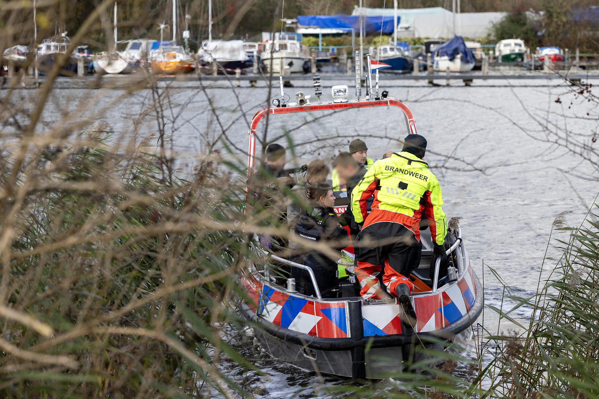 Lijk gevonden in kanaal bij oefening brandweer Spaarndam: 'Even schrikken'