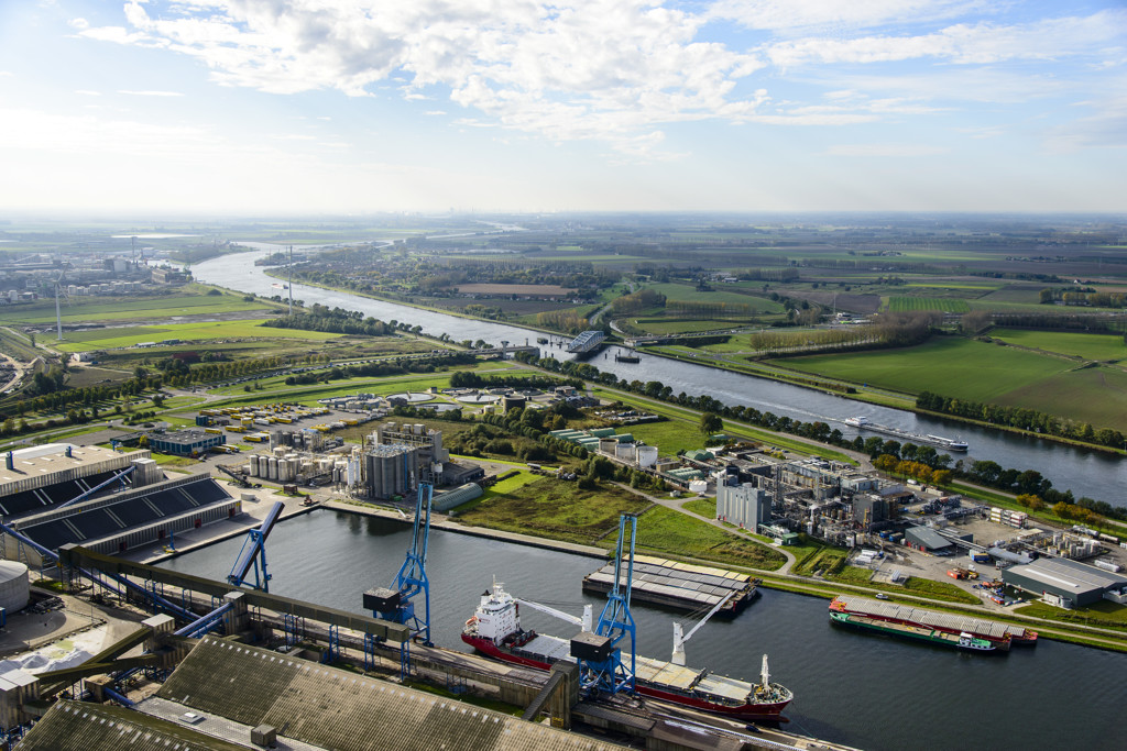 'Twaalf tot twintig' drones gemeld boven haven Terneuzen, herkomst onbekend