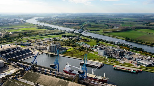 'Twaalf tot twintig' drones gemeld boven havengebied Terneuzen, herkomst onbekend