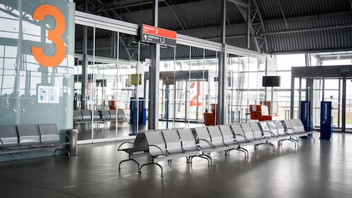 Doden door bombardementen in grensgebied Oekraïne, Polen sluit vliegvelden