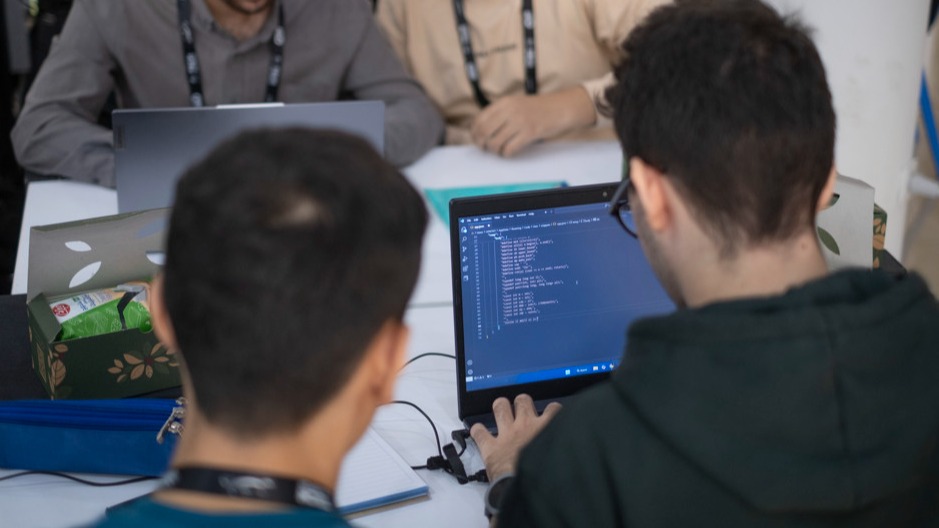 Valse facturen of nepfoto's van schade: zo gebruiken oplichters AI bij verzekeringsfraude