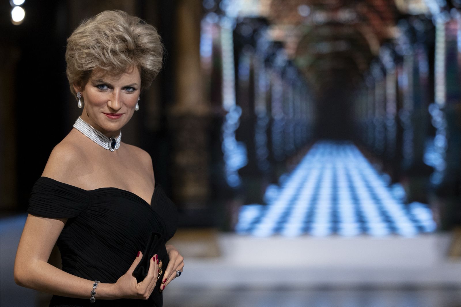 Frans wassenbeeldenmuseum onthult prinses Diana in 'revenge dress'