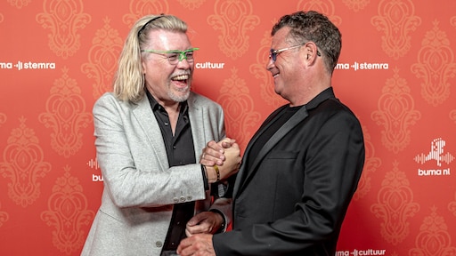 Bekende collega's in shock door overlijden Atje voor de sfeer-zanger René Karst: 'Mijn lieve vriend is er niet meer'