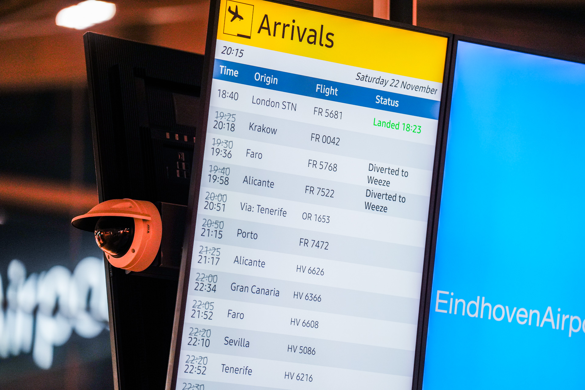 Vliegverkeer Eindhoven Airport weer hervat na sluiting door drones