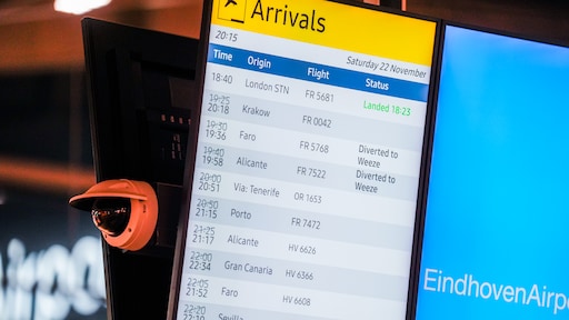 Vliegverkeer Eindhoven Airport weer hervat na sluiting door drones