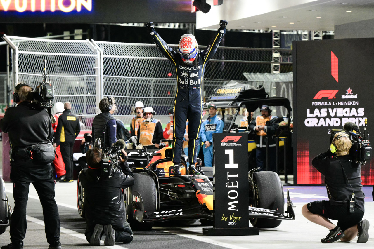 Verstappen wint GP Las Vegas, Norris houdt schade beperkt