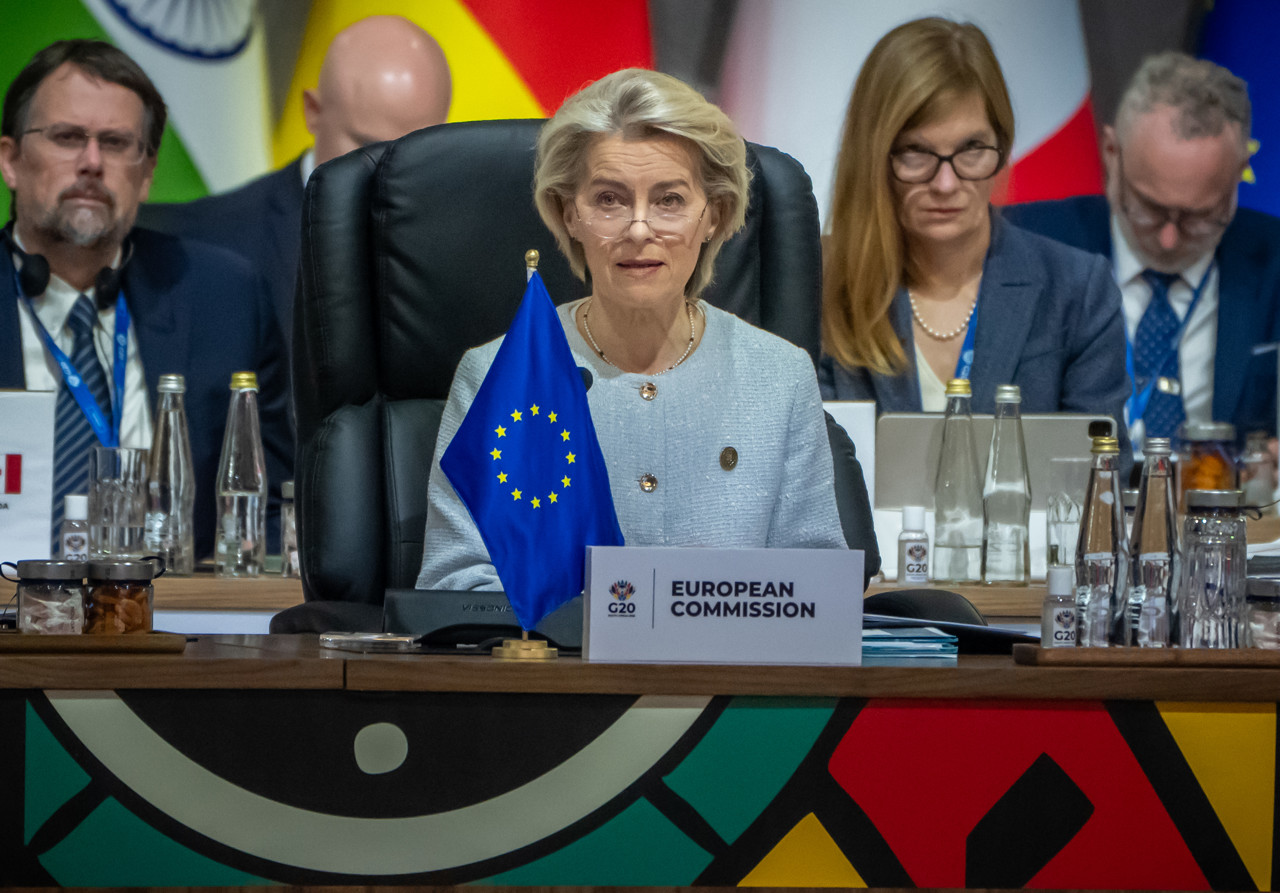 Von der Leyen: 'EU moet centrale rol spelen in vredesakkoord Oekraïne'