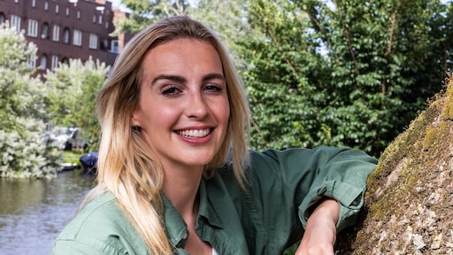 Iris Enthoven dankbaar voor steun partner tijdens kwetsbare periode: 'Hij verdient een award'