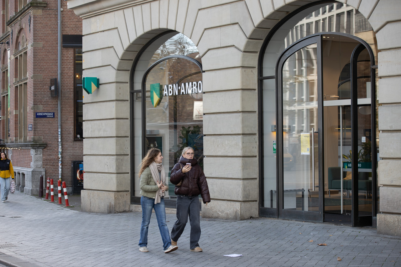 ABN Amro bo ukinila skoraj četrtino delovnih mest in jih nadomestila z umetno inteligenco