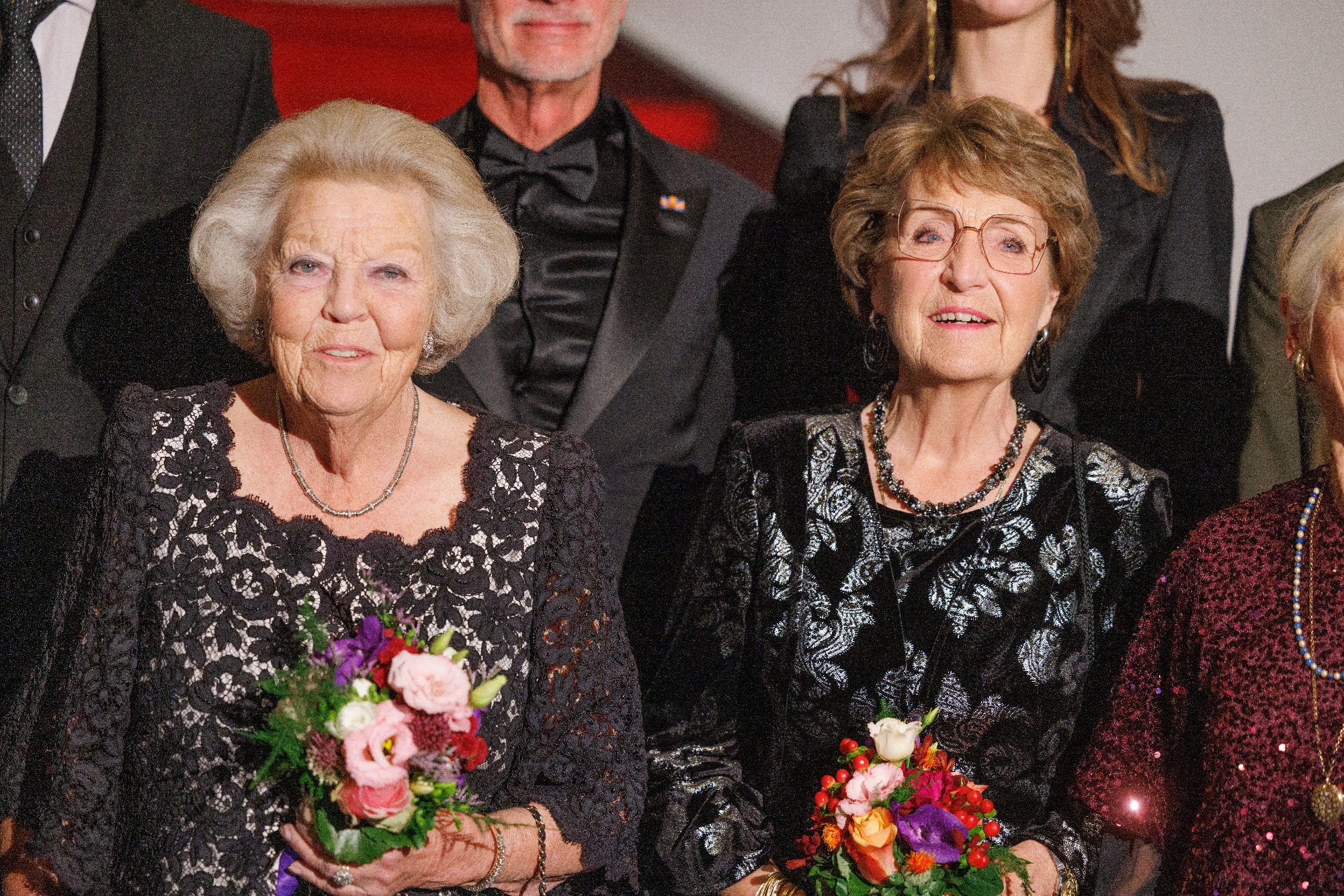 Prinsessen Beatrix en Margriet beleven avondje uit bij Nederlands Balletgala