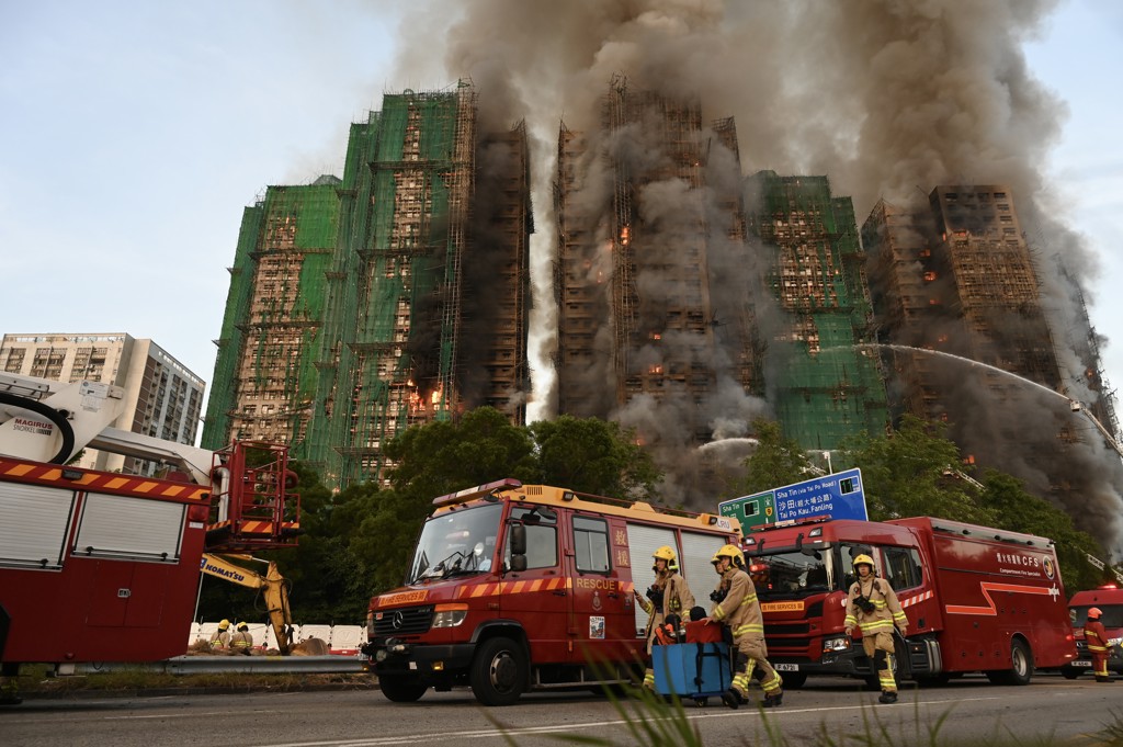 Dodental brand woontorens Hongkong loopt op: 36 doden en honderden vermisten