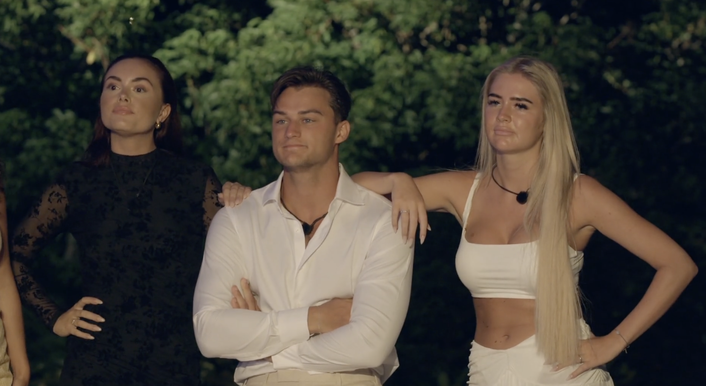 Junior zet Chanel in kwaad daglicht na wraakplan Zoë in Paradise Hotel: 'Toxic chick'