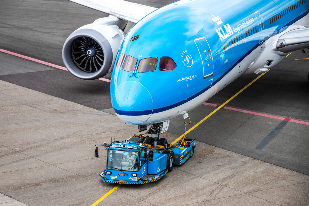Passagier opent in paniek deur op KLM-vlucht: zag 'iemand met wapen'