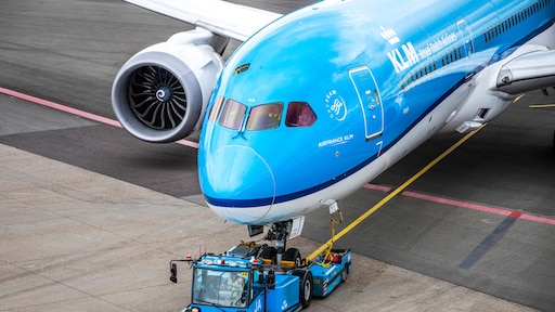 Passagier opent in paniek deur op KLM-vlucht: zag 'iemand met wapen'