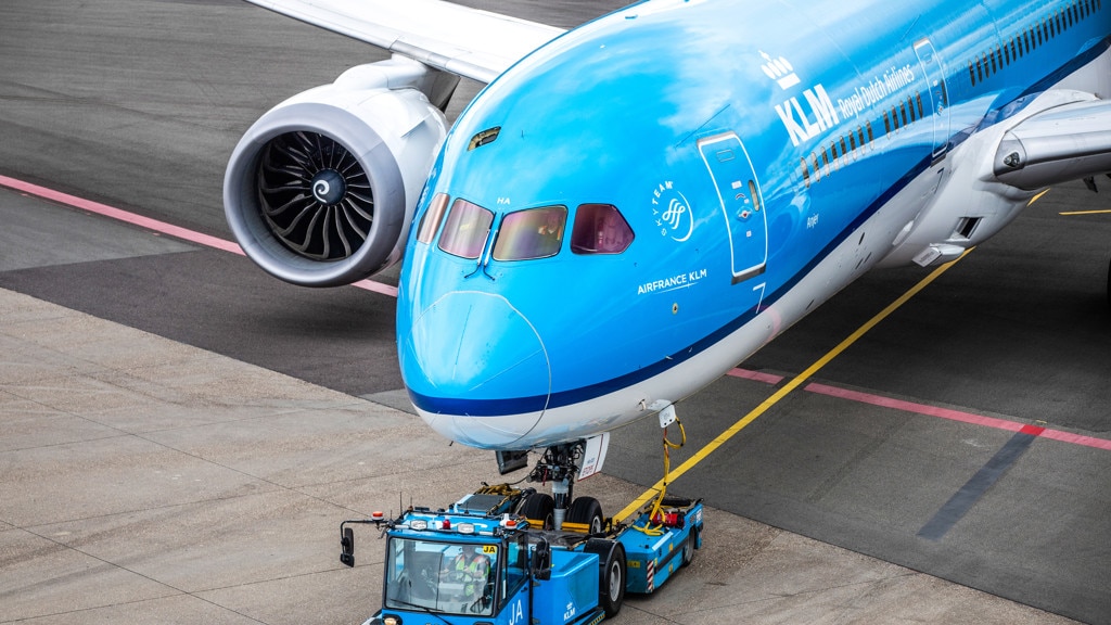 Passagier opent in paniek deur op KLM-vlucht: zag 'iemand met wapen'