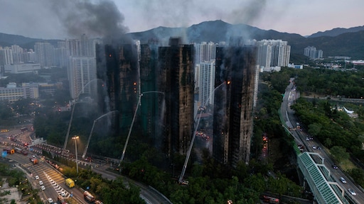 Dodental in Hongkong opgelopen tot 65: drie arrestaties na catastrofale brand