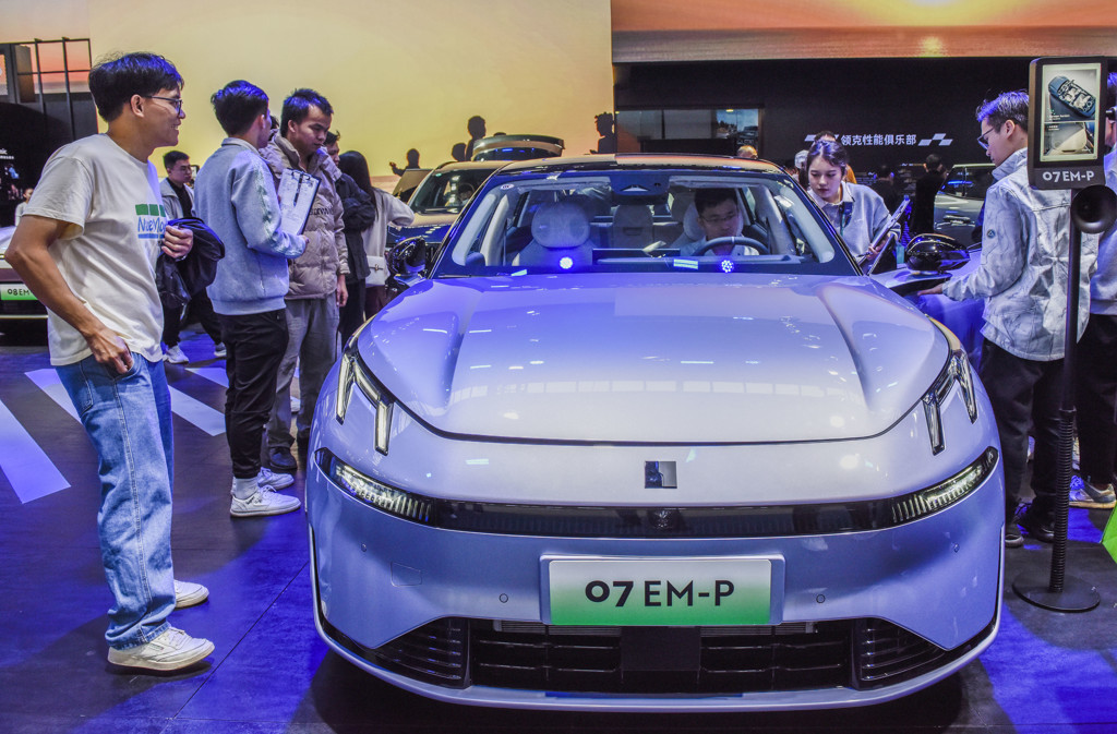 Automerk Lynk & Co stopt met abonnementen: auto's moeten worden ingeleverd