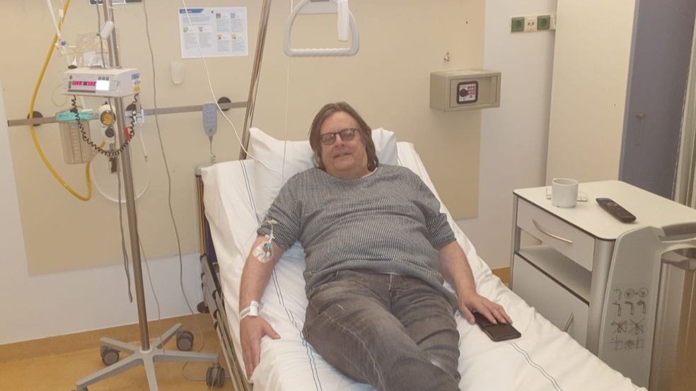 Robert in het ziekenhuis.