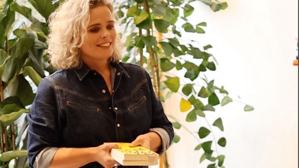 De suikerarme versie van Hanneke stoort zich aan 'retailrommel': 'Door onze strot geduwd'