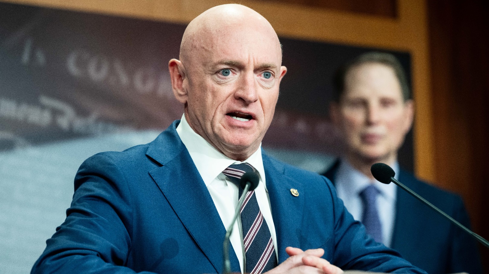 Deze senator vraagt militairen om 'onwettige' bevelen te negeren