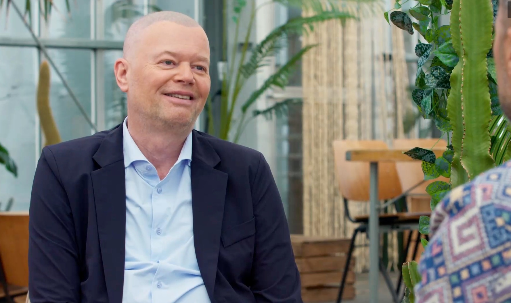 Darter Raymond van Barneveld 44 kilo afgevallen: 'Ik was het helemaal zat'