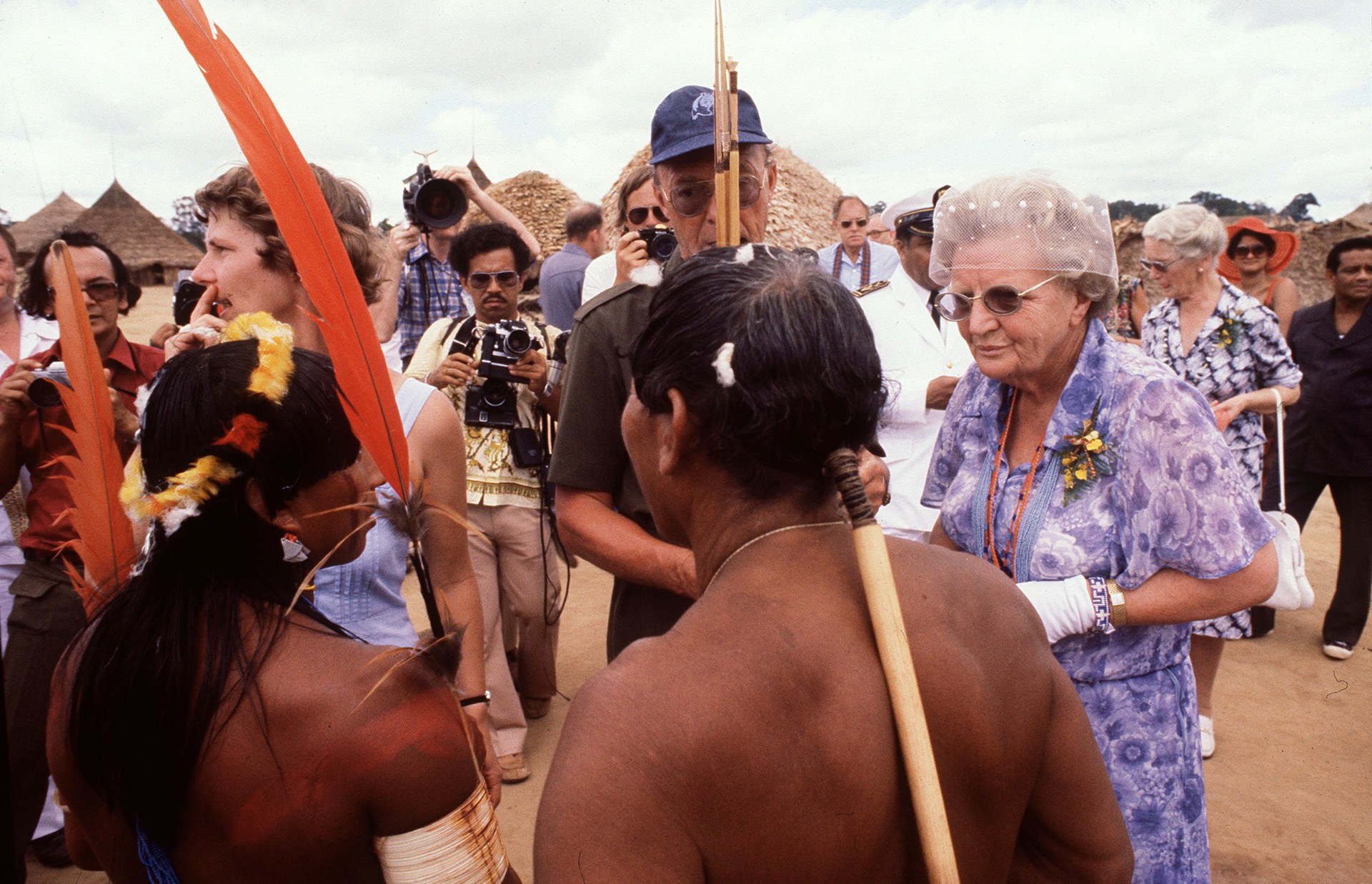 Koningin Juliana en prins Bernhard tijdens hun staatsbezoek aan Suriname.