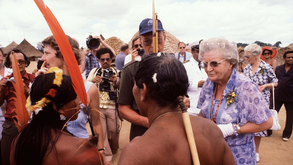 Koningin Juliana en prins Bernhard tijdens hun staatsbezoek aan Suriname.