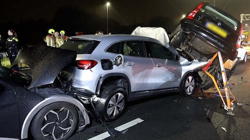 Zeker vijf mensen naar het ziekenhuis na ongelukken op de A4