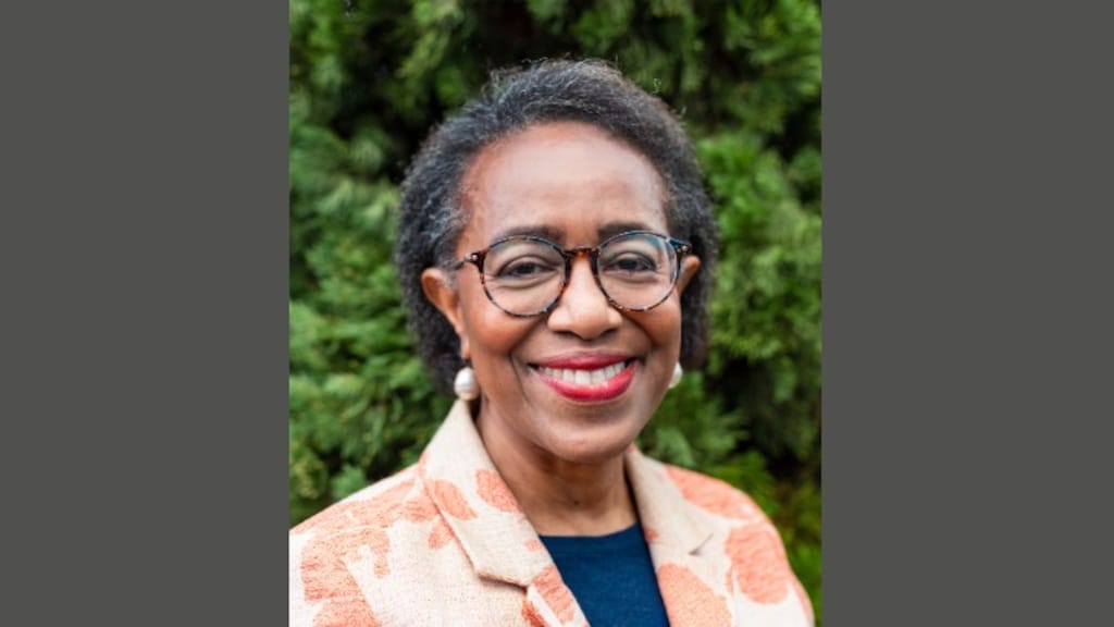 Ellen Neslo is jurist, schrijfster en Surinamedeskundige