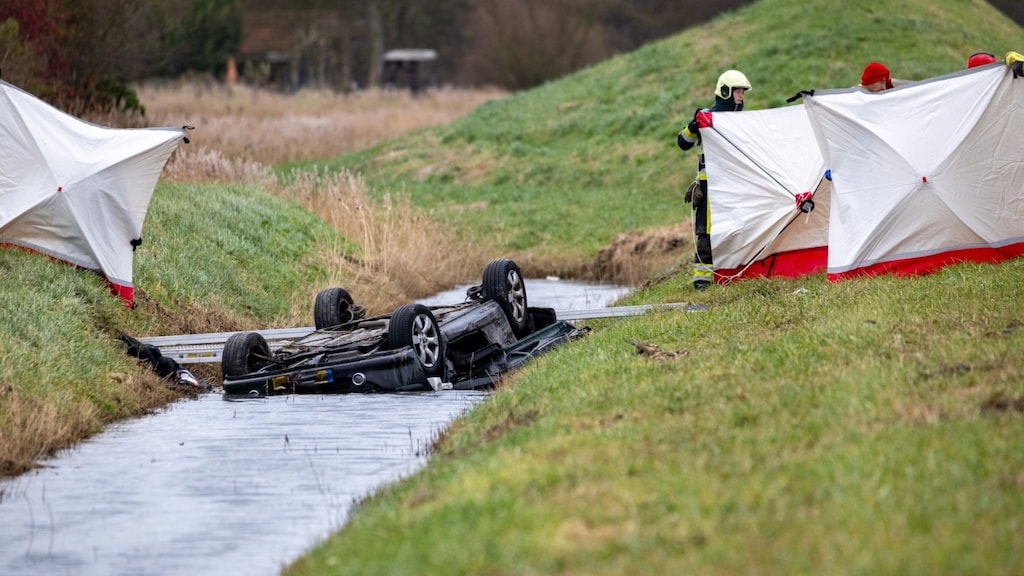 Auto te water op A31 bij Zweins, één dode en meerdere gewonden