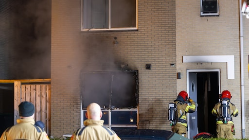 Slachtoffer zwaargewond na explosie bij woning Almere, politie denkt aan opzet