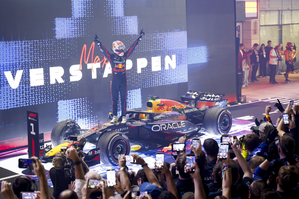 Max Verstappen wint in Qatar, titelstrijd F1 beslist in slotrace 