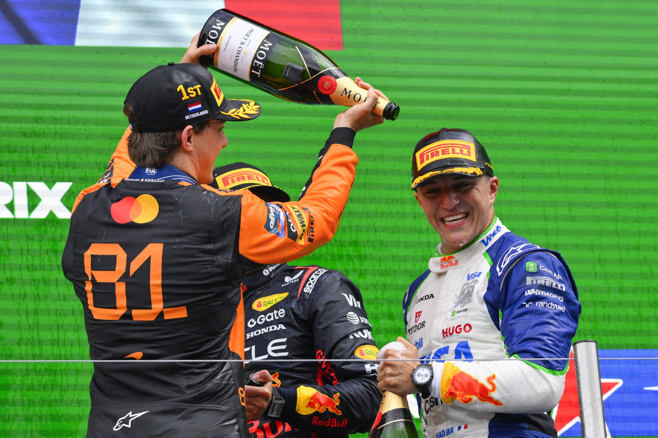 Max Verstappen krijgt nieuwe teamgenoot bij Red Bull: Isack Hadjar