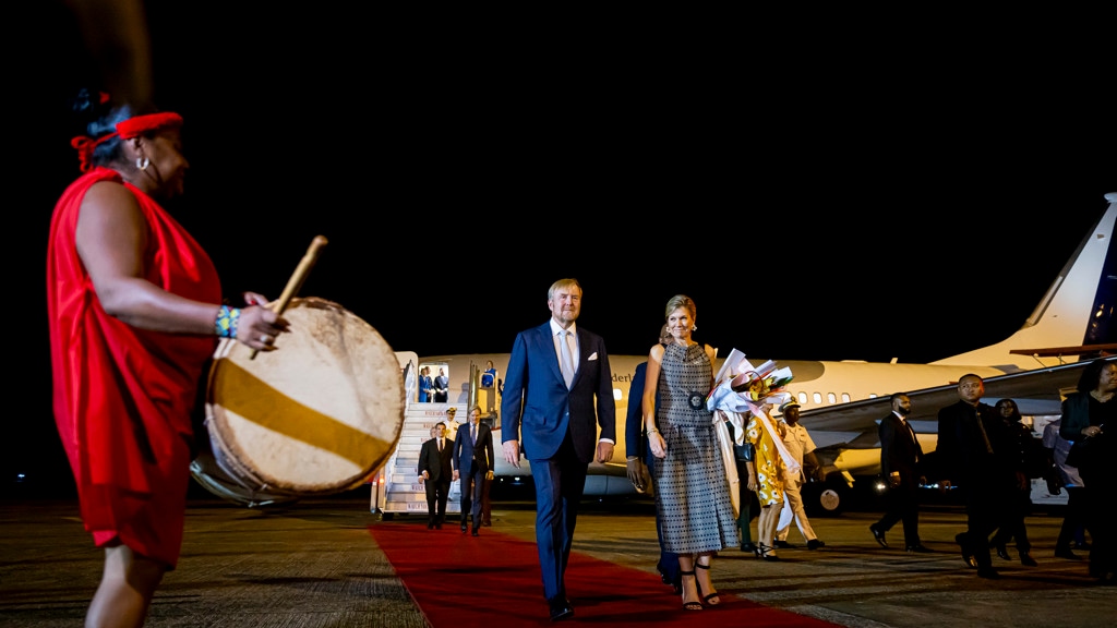 De ontvangst van het koningspaar.