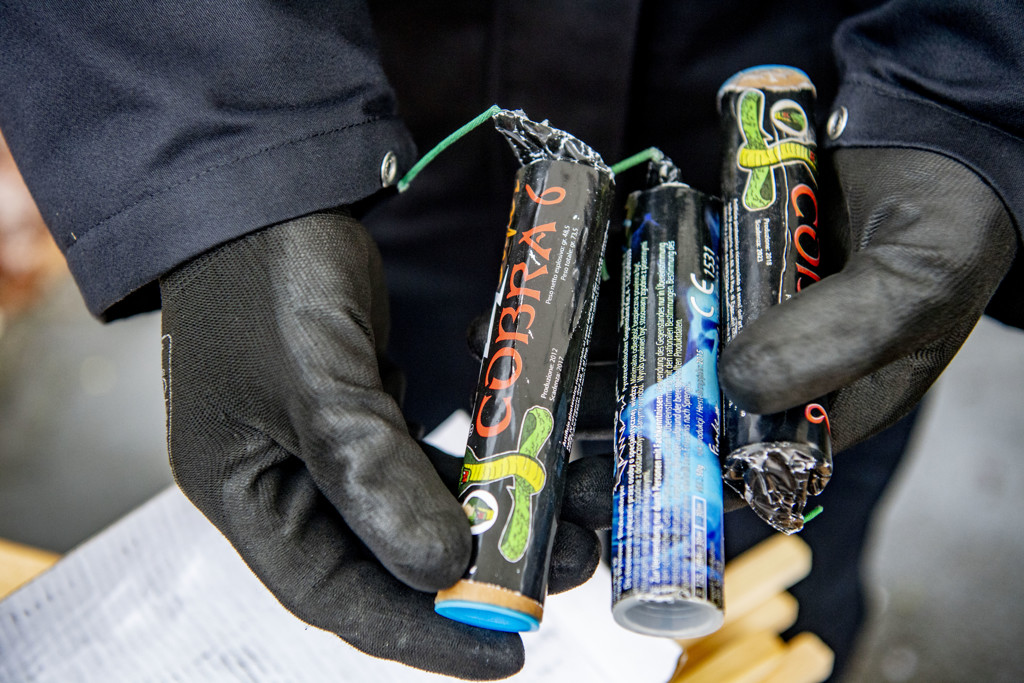 18-jarige man opgepakt na vondst berg vuurwerk in woning Spijkenisse