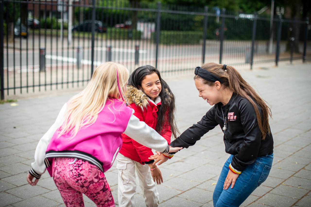 Meisjes krijgen lagere schooladviezen dan jongens terwijl ze beter scoren