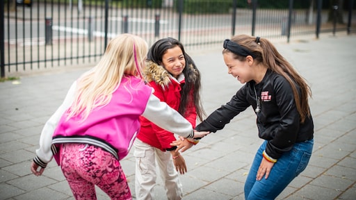 Meisjes krijgen lagere schooladviezen dan jongens terwijl ze beter scoren