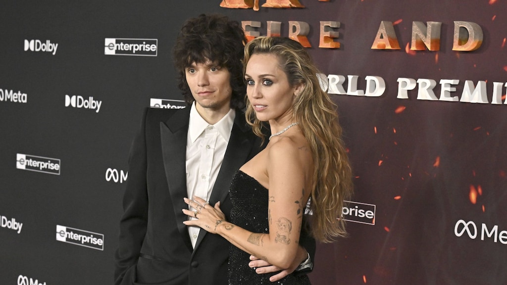 Miley Cyrus verbaasd dat verloving zo lang onder de radar bleef: 'Ben meer beschermend'