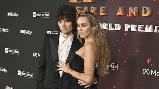 Miley Cyrus gespot met ring: is ze verloofd met Maxx Morando?