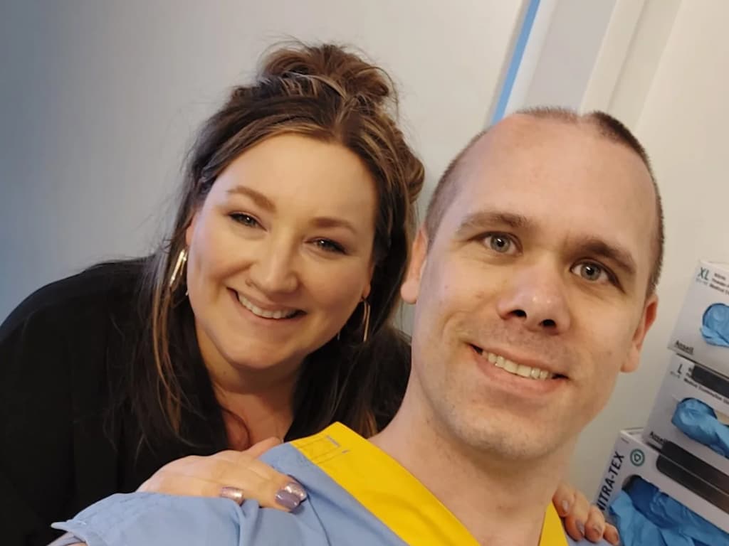 Alex uit Over Mijn Lijk ontwaakt na een week uit coma: 'Hij blijft ons maar verbazen'