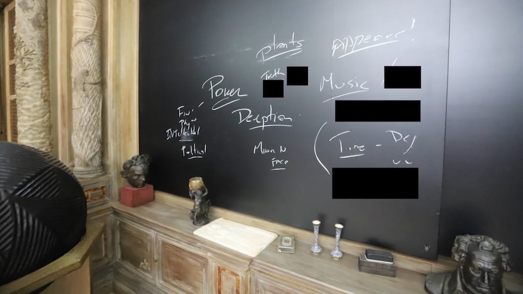 Een krijtbord in een van de kamers.