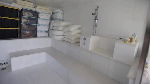 Nooit eerder getoonde beelden onthullen privé-eiland Epstein: 'Verontrustend'