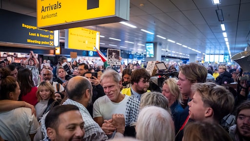 Activisten Gazavloot weigeren factuur voor terugvlucht te betalen