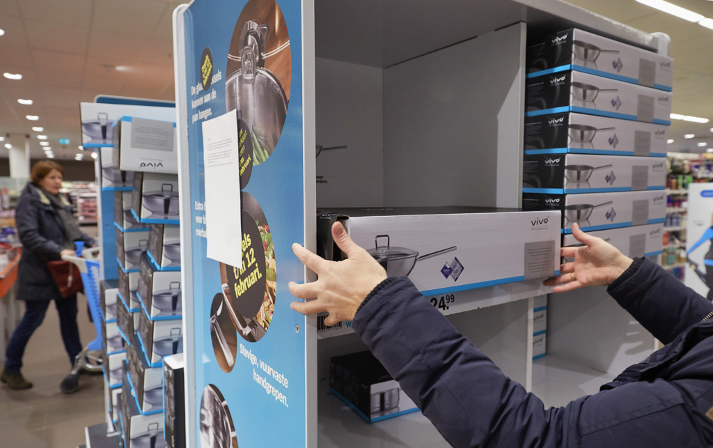 Man onterecht ontslagen na meenemen bestek en krijgt 17.000 euro mee